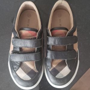 Boys burberry sneakers size euro29